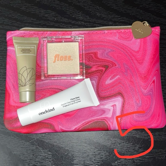 Ipsy bag with 3 makeup products - Picture 6 of 11